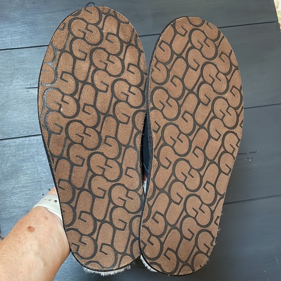 UGG Shearling Lined Scuff Slippers. NWT - Picture 4 of 5